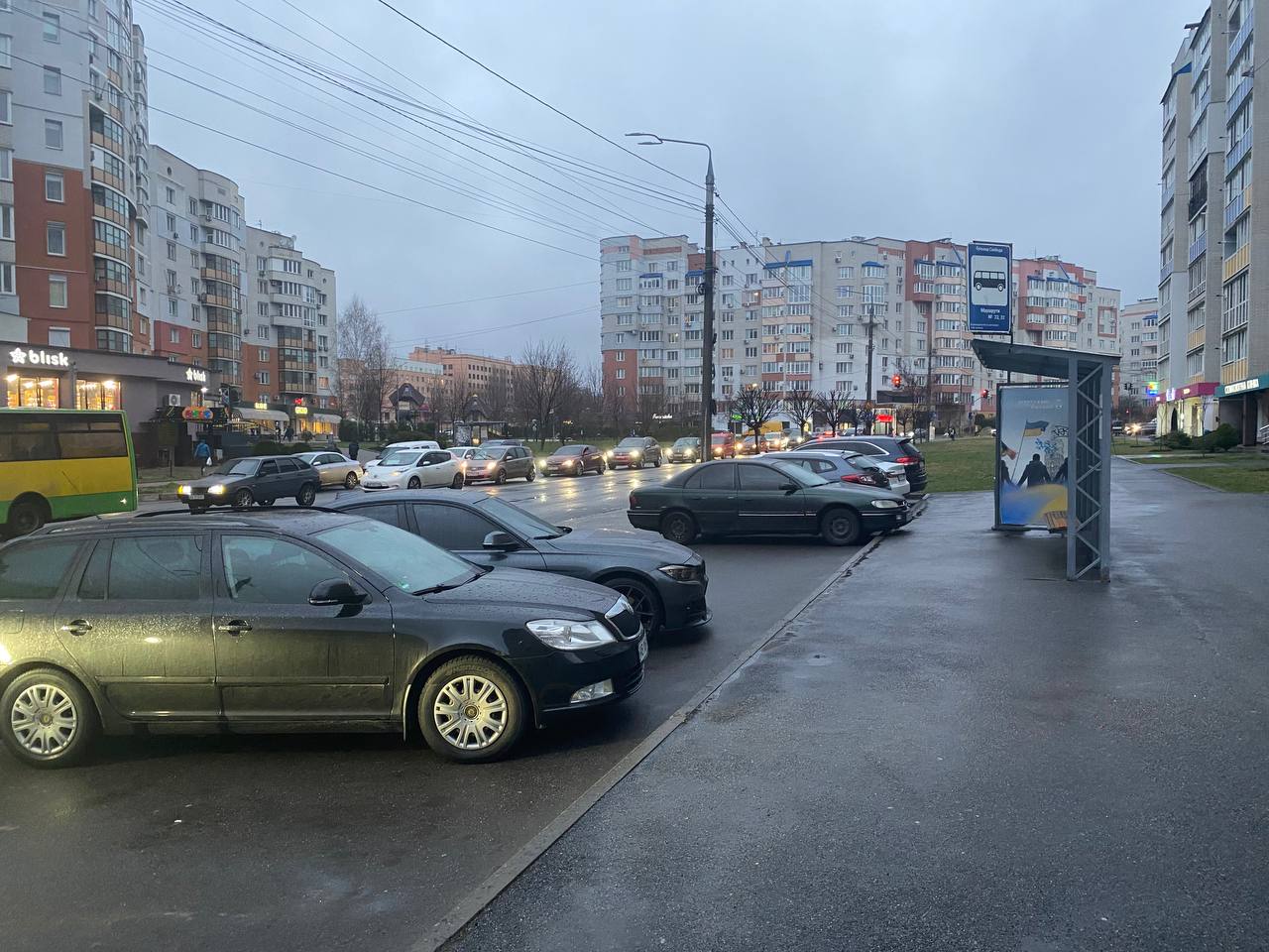 Впорядкування руху та безпечне паркування на вулиці Зодчих